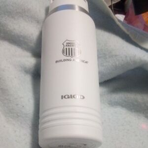 Igloo White Stainless Steel Bottle